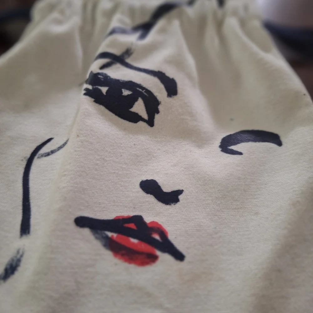 Estee Lauder White and Black Women's Bag